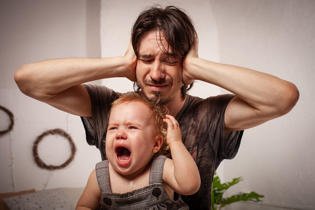 the child is screaming hysterical a tired dad do 2025 01 07 12 17 27 utc - Verbessere dein Wohlbefinden, deine Mentale Gesundheit und Achstamkeit